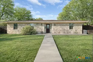 801 1/2 E Ave C, Lampasas, TX 76550 - Photo 2