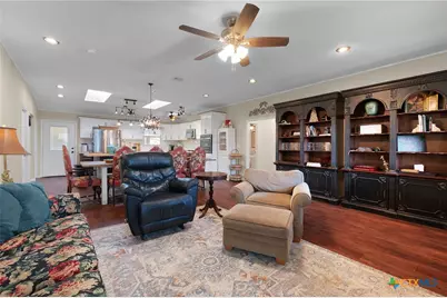 801 1/2 E Avenue C, Lampasas, TX 76550 - Photo 8