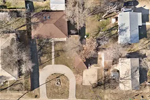 801 1/2 E Ave C, Lampasas, TX 76550 - Photo 4