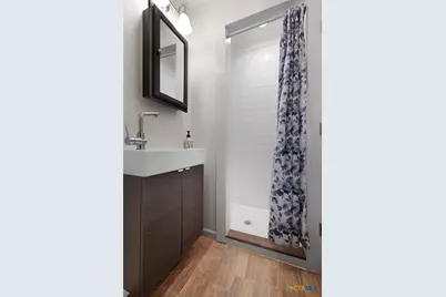 801 1/2 E Avenue C, Lampasas, TX 76550 - Photo 18