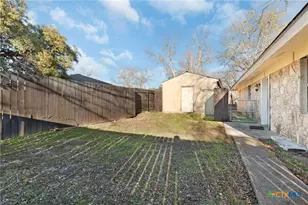 801 1/2 E Ave C, Lampasas, TX 76550 - Photo 40