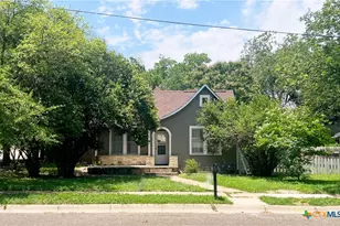 207 W 5th St, Lampasas, TX 76550 - Photo 2