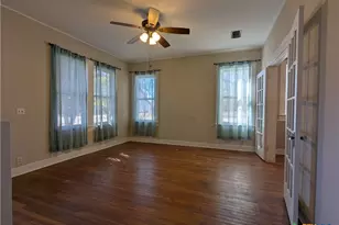 207 W 5th St, Lampasas, TX 76550 - Photo 4