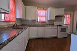 207 W 5th St, Lampasas, TX 76550 - Photo 8