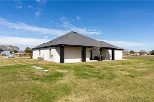 223 Meadowlark Dr, Palacios, TX 77465 - Photo 2
