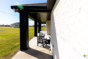 223 Meadowlark Dr, Palacios, TX 77465 - Photo 6