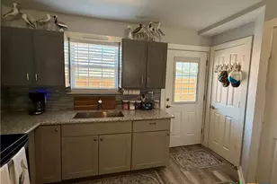 402 E Virginia Ave, Seadrift, TX 77983 - Photo 14