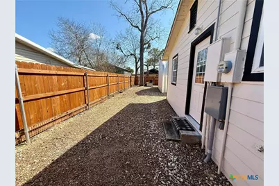 402 E Virginia Avenue, Seadrift, TX 77983 - Photo 30