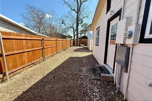 402 E Virginia Ave, Seadrift, TX 77983 - Photo 30