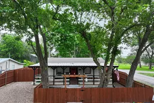 402 E Virginia Ave, Seadrift, TX 77983 - Photo 4