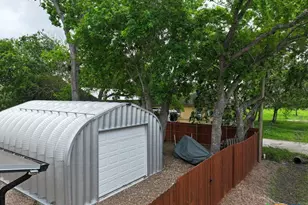402 E Virginia Ave, Seadrift, TX 77983 - Photo 34