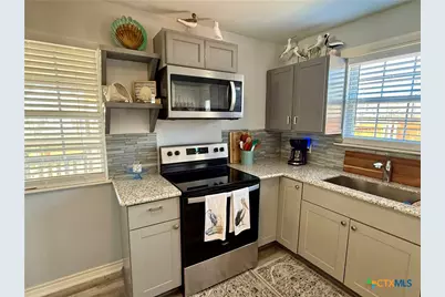 402 E Virginia Avenue, Seadrift, TX 77983 - Photo 12