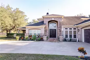 447 Schaefer Rd, Victoria, TX 77905 - Photo 2