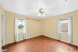 518 E Avenue G, Rosebud, TX 76570 - Photo 10