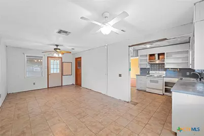 518 E Avenue G, Rosebud, TX 76570 - Photo 6