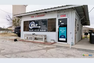 1208 E Kingsbury Street, Seguin, TX 78155 - Photo 4