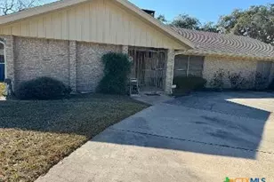 727 Brookhollow Dr, Port Lavaca, TX 77979 - Photo 2