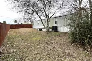 104 S Peach St, Seadrift, TX 77983 - Photo 2