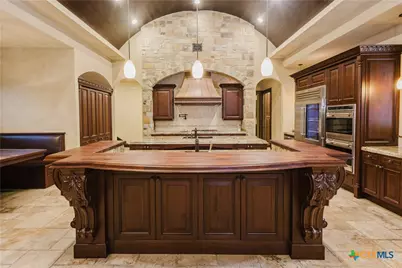 1024 Spanish Trail, New Braunfels, TX 78132 - Photo 6