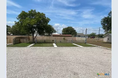507 E Plasuela Street, Refugio, TX 78377 - Photo 2