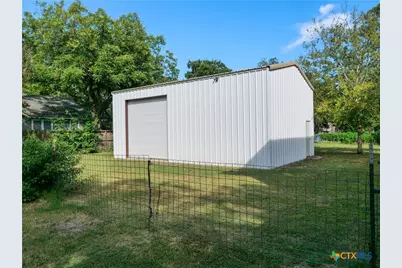 205 and 207 Hubbard Street, Yoakum, TX 77995 - Photo 38