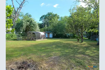 205 and 207 Hubbard Street, Yoakum, TX 77995 - Photo 8