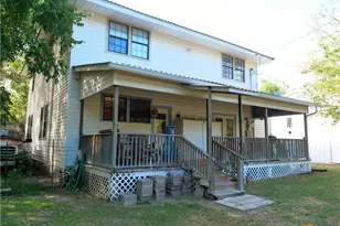 205 and 207 Hubbard St, Yoakum, TX 77995 - Photo 4