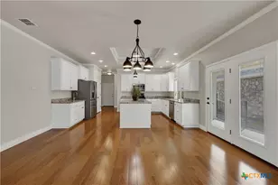 948 Hudson Ln, New Braunfels, TX 78130 - Photo 10