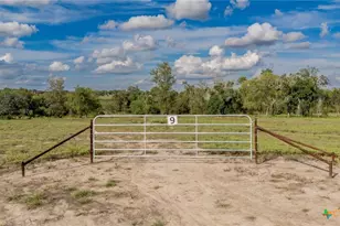 24 Left Rd, Victoria, TX 77905 - Photo 1