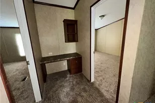 410 Henrietta St, Yoakum, TX 77995 - Photo 14