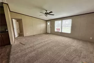 410 Henrietta St, Yoakum, TX 77995 - Photo 8