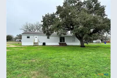 410 Henrietta Street, Yoakum, TX 77995 - Photo 2