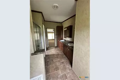 410 Henrietta Street, Yoakum, TX 77995 - Photo 10