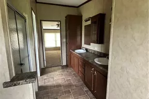 410 Henrietta St, Yoakum, TX 77995 - Photo 10