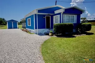513 N 16th St, Port O'Connor, TX 77982 - Photo 2