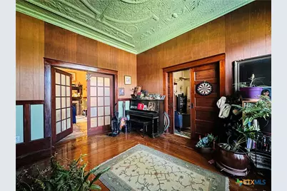 1002 Hopkins Street, Yoakum, TX 77995 - Photo 2