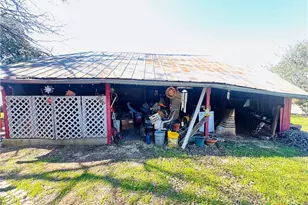 1002 Hopkins St, Yoakum, TX 77995 - Photo 18