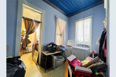 1002 Hopkins Street, Yoakum, TX 77995 - Photo 4