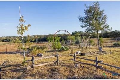 3270 Fm 671, Luling, TX 78648 - Photo 20