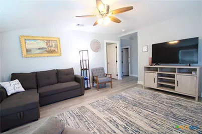 805 W 7th Avenue, Belton, TX 76513 - Photo 6