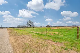 1000 Mill Creek Rd, Seguin, TX 78155 - Photo 2