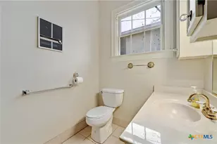 222 Myrtle Ave, Luling, TX 78648 - Photo 16