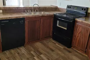 703 W Oakland Ave, Seadrift, TX 77983 - Photo 18