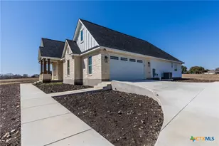 110 Lake Village Rd, Seguin, TX 78155 - Photo 4