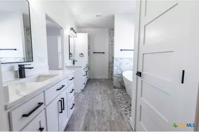 110 Lake Village Road, Seguin, TX 78155 - Photo 22