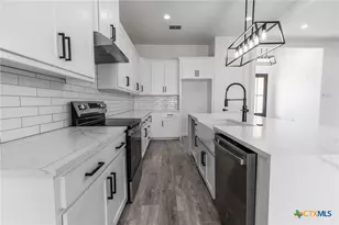 110 Lake Village Rd, Seguin, TX 78155 - Photo 14