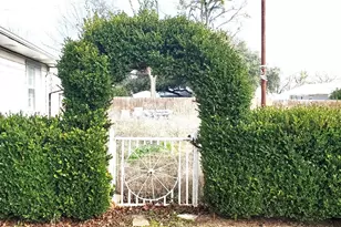 112 College Ave, Oglesby, TX 76561 - Photo 4