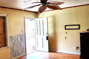 112 College Ave, Oglesby, TX 76561 - Photo 14