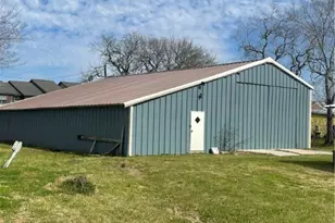 1610 S 3rd St, Ganado, TX 77962 - Photo 12