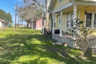 1610 S 3rd St, Ganado, TX 77962 - Photo 4